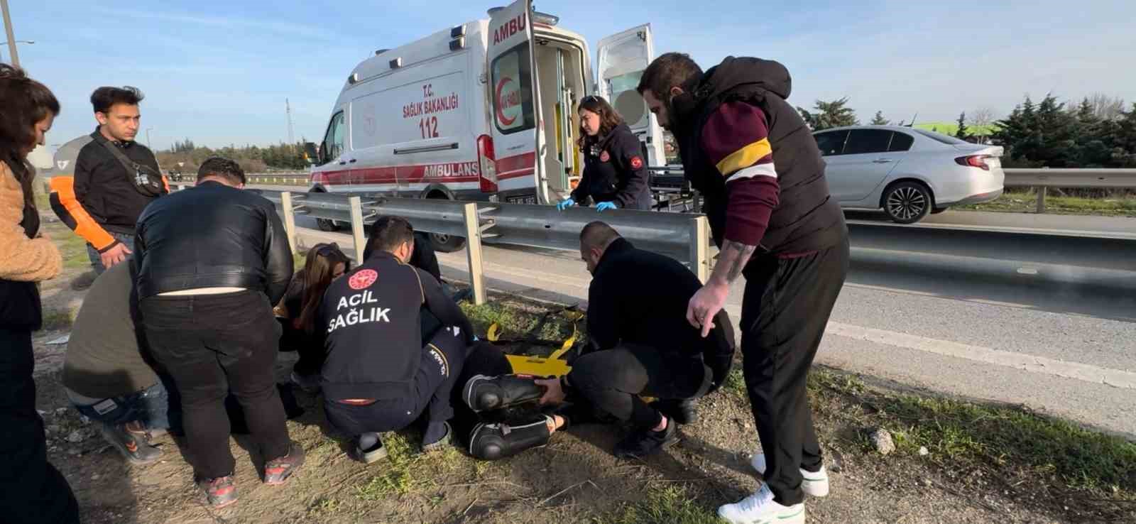 motosikletle bariyere carpan universite ogrencisi agir yaralandi 0