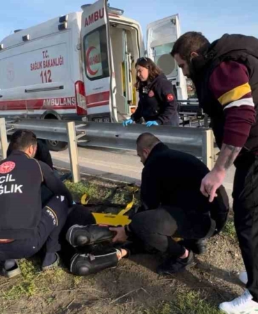 motosikletle-bariyere-carpan-universite-ogrencisi-agir-yaralandi-u8b1bKuZ.jpg