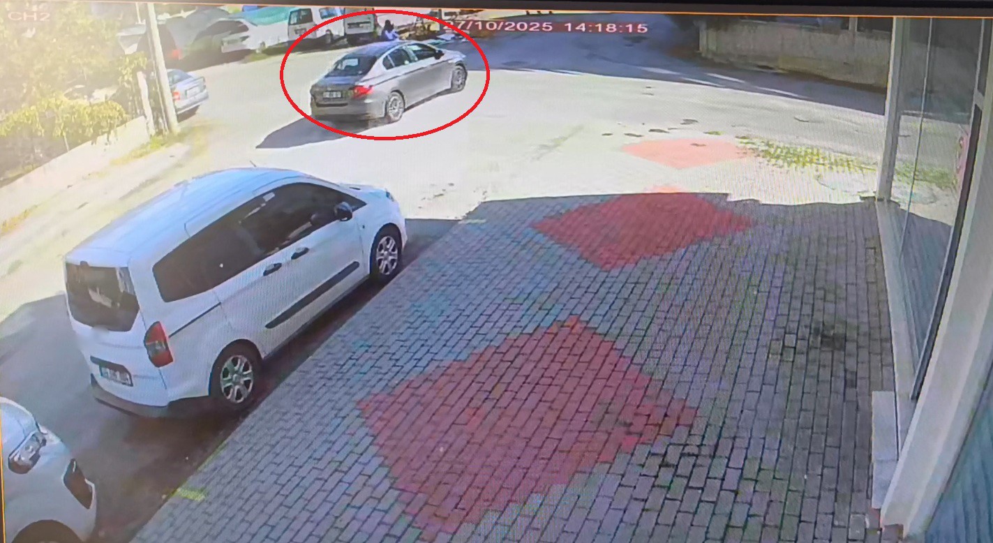 Motosikletle çarpışan otomobilin kadın sürücüsü, alkolmetreyi üflerken gözyaşlarını tutamadı 8 motosikletle carpisan otomobilin kadin surucusu alkolmetreyi uflerken gozyaslarini tutamadi 4 eaURDjAE