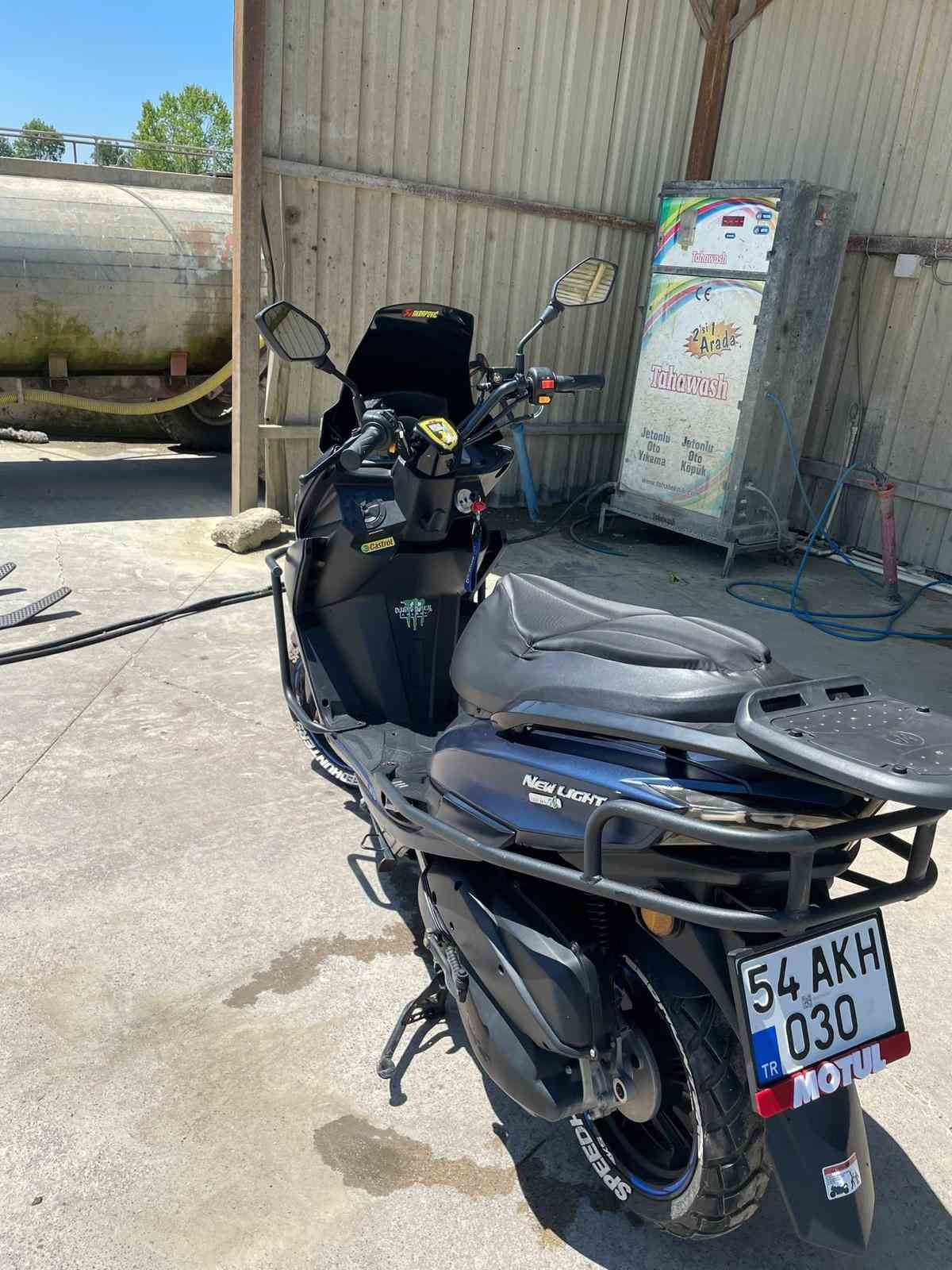 Motosikletle döner almaya giden ehliyetsiz sürücü, 200 bin liralık cezayla döndü 5 motosikletle doner almaya giden ehliyetsiz surucu 200 bin liralik cezayla dondu 1 zD5TSU2y