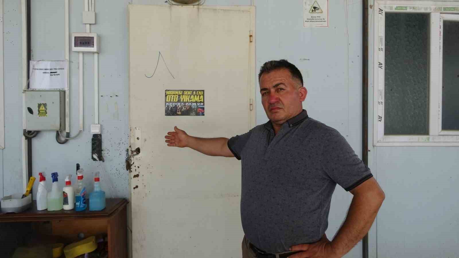 Motosikletle gelerek oto yıkamayı kurşunlayan çete üyelerinin maskesi düştü 4 motosikletle gelerek oto yikamayi kursunlayan cete uyelerinin maskesi dustu 0 6nKOmsG3