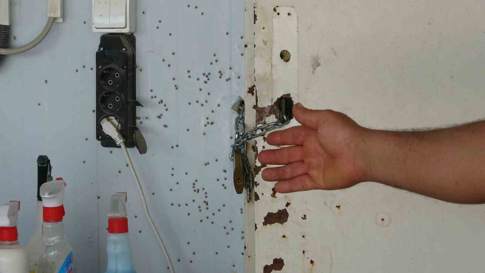 Motosikletle gelerek oto yıkamayı kurşunlayan çete üyelerinin maskesi düştü 5 motosikletle gelerek oto yikamayi kursunlayan cete uyelerinin maskesi dustu 1 r5F4IvOb