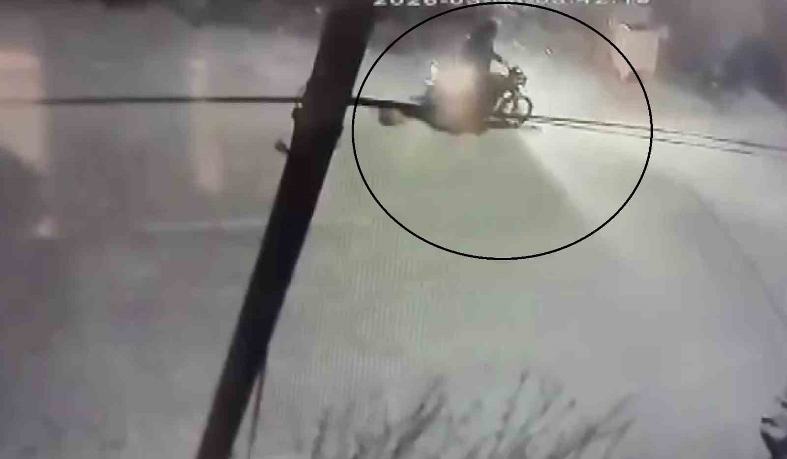 motosikletle gelip borclusunun evine kursun yagdirdi 0 cwaIsr3V