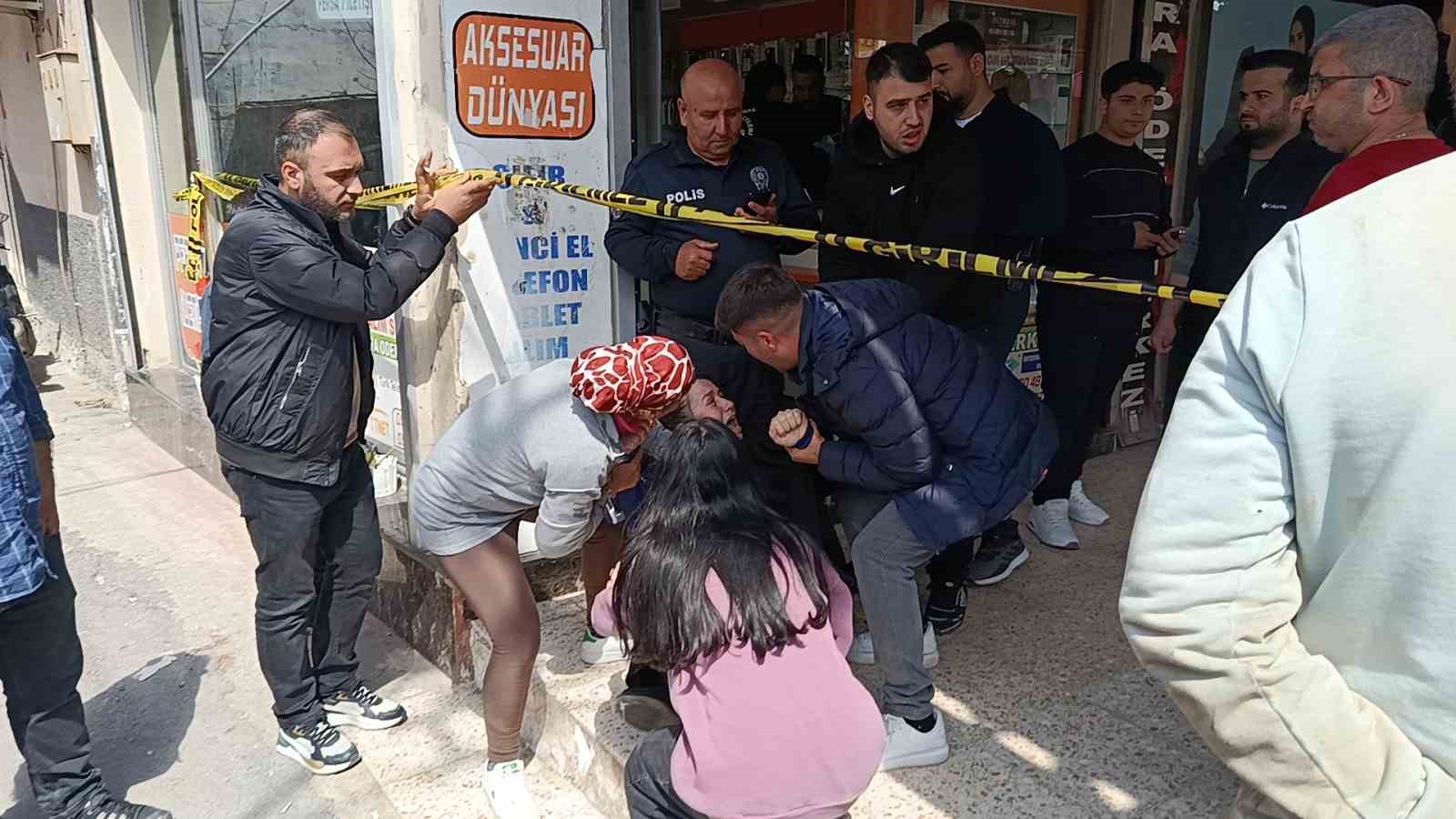 motosikletle gelip is yeri sahibini basindan vurup oldurdu 1 SvUwVUI1