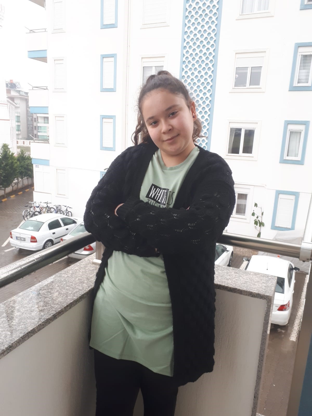 motosikletle okula goturdugu kizini kazada kaybetti mezarina diktigi ciceklere hirsizlar musallat oldu 11 LeAaq1iJ