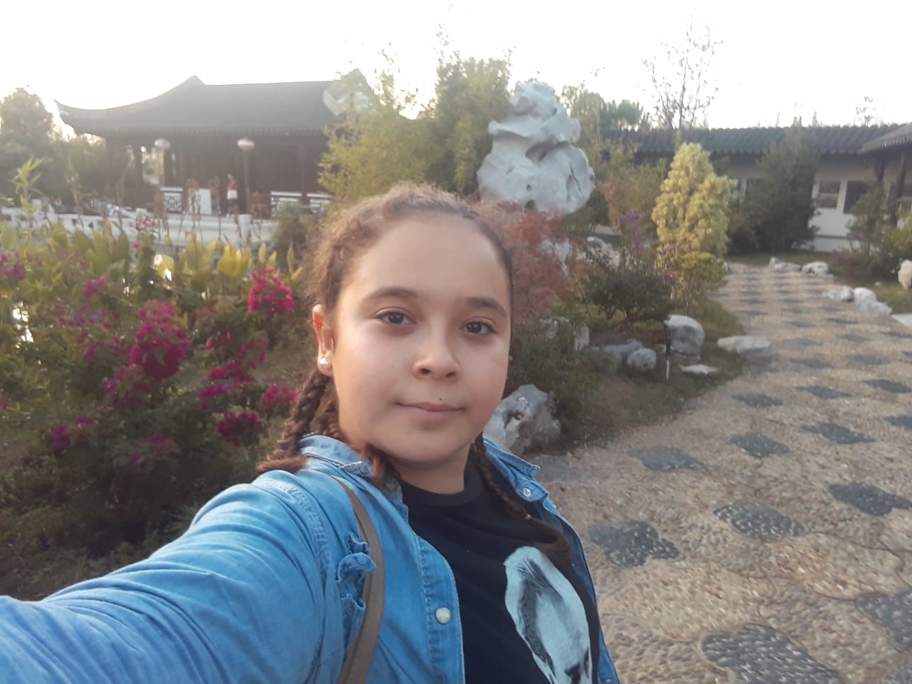 motosikletle okula goturdugu kizini kazada kaybetti mezarina diktigi ciceklere hirsizlar musallat oldu 2 CSQGV3Bg