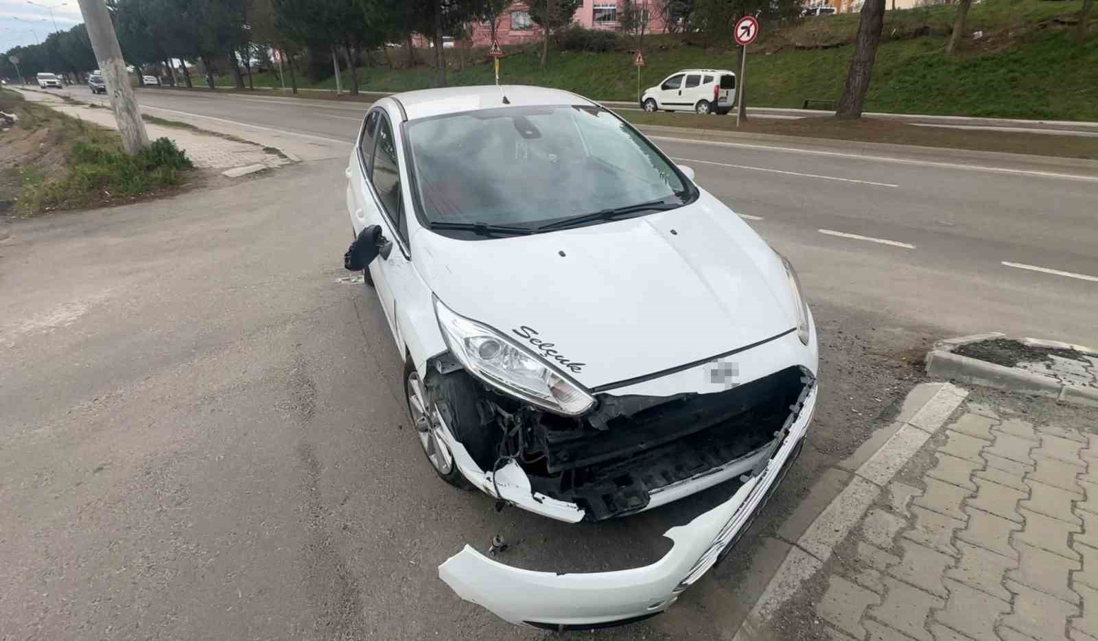 motosikletle otomobil carpisti 2 yarali 3 9i4TfdWR