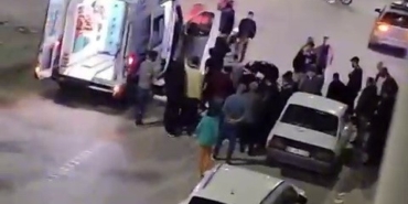 motosikletle-otomobilin-carpisma-anlari-kameralara-yansidi-1i-agir-2-yarali-p8BfS7pU.jpg