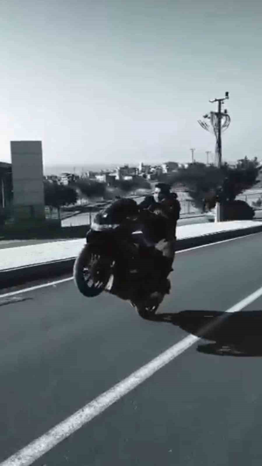 Motosikletle yaptığı şovlar hem ceza yedirdi, hem ehliyetinden etti 6 motosikletle yaptigi sovlar hem ceza yedirdi hem ehliyetinden etti 2 VWBq9lDz