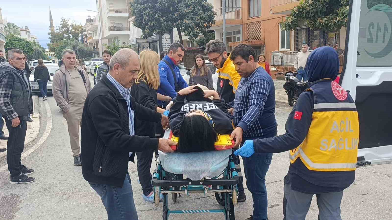 Motosikletler kavşakta çarpıştı, 2 kişi yaralandı: Kaza anı kamerada 9 motosikletler kavsakta carpisti 2 kisi yaralandi kaza ani kamerada 5 EOJrDRRb