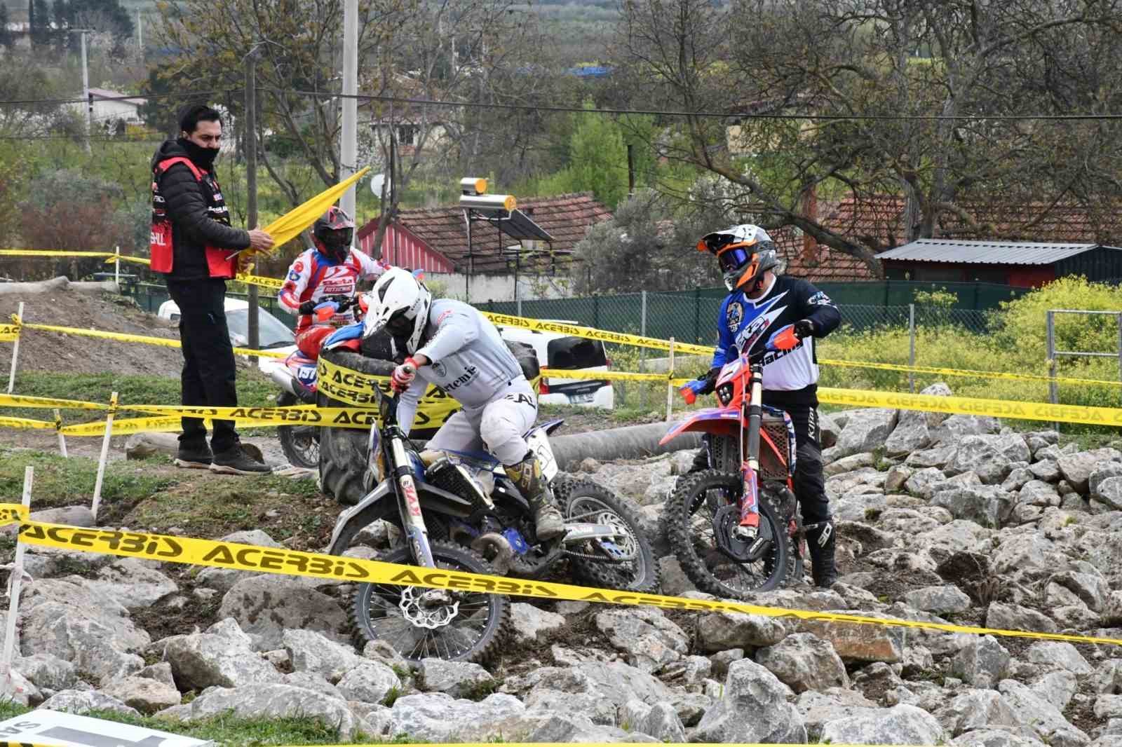 motosikletler uctu 5 irThXsNk