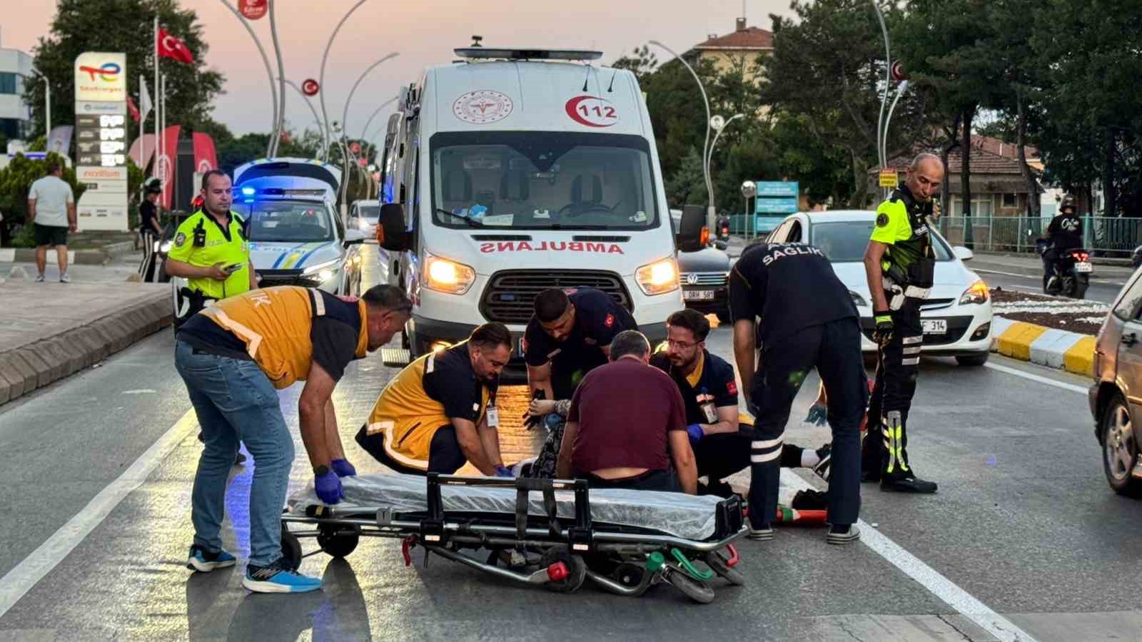 motosikletlerin carpistigi kaza kameraya yansidi 1 yarali 0 lXt5aMn1
