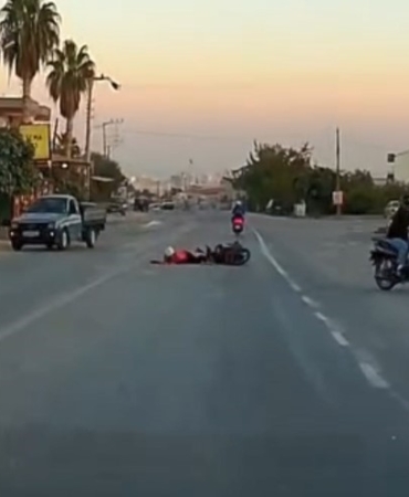 motosikletlerin-karistigi-kaza-arac-kamerasina-yansidi-ufpSjIpB.jpg