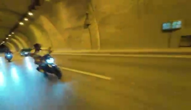 Motosikletli gence çarpıp kask kamerası görüntülerinin silindiği iddiası 5 motosikletli gence carpip kask kamerasi goruntulerinin silindigi iddiasi 1 PQCCNy4q