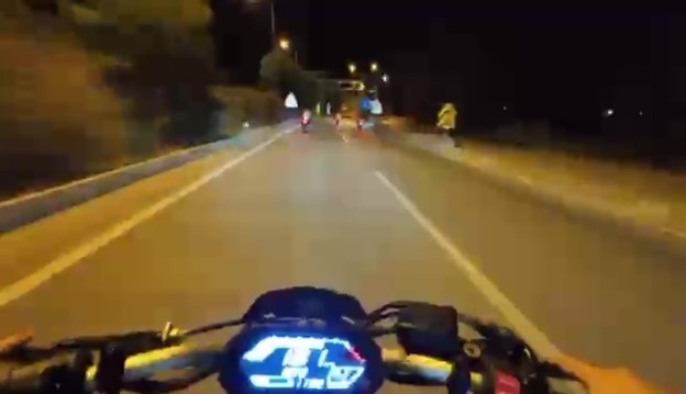 Motosikletli gence çarpıp kask kamerası görüntülerinin silindiği iddiası 6 motosikletli gence carpip kask kamerasi goruntulerinin silindigi iddiasi 2 2XVaEHOg