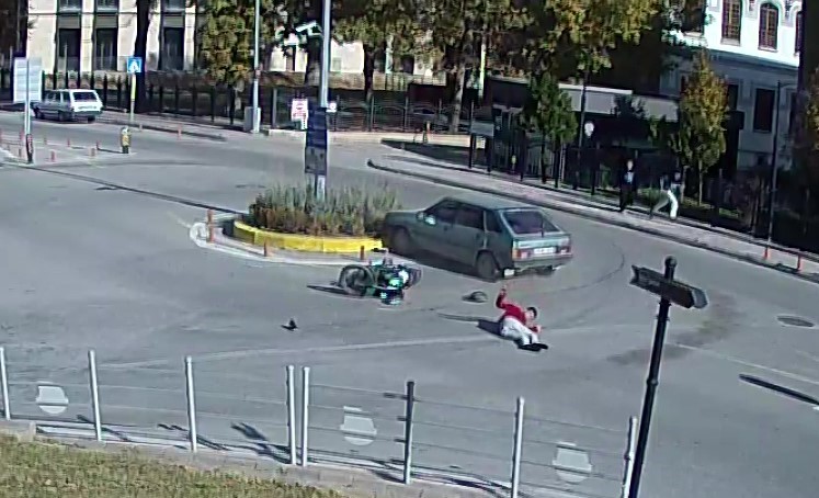 Motosikletli havada takla attı, ilk yaptığı şey fırlayan ayakkabısını giymek oldu 5 motosikletli havada takla atti ilk yaptigi sey firlayan ayakkabisini giymek oldu 1 gr77wIpu