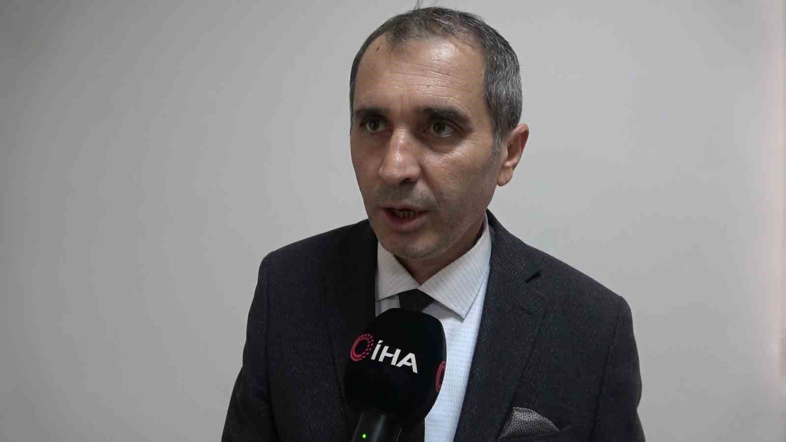 Motosikletli kaputa yapıştı, otomobil motosikletlinin üstünden geçti 8 motosikletli kaputa yapisti otomobil motosikletlinin ustunden gecti 4 llq5M5yF