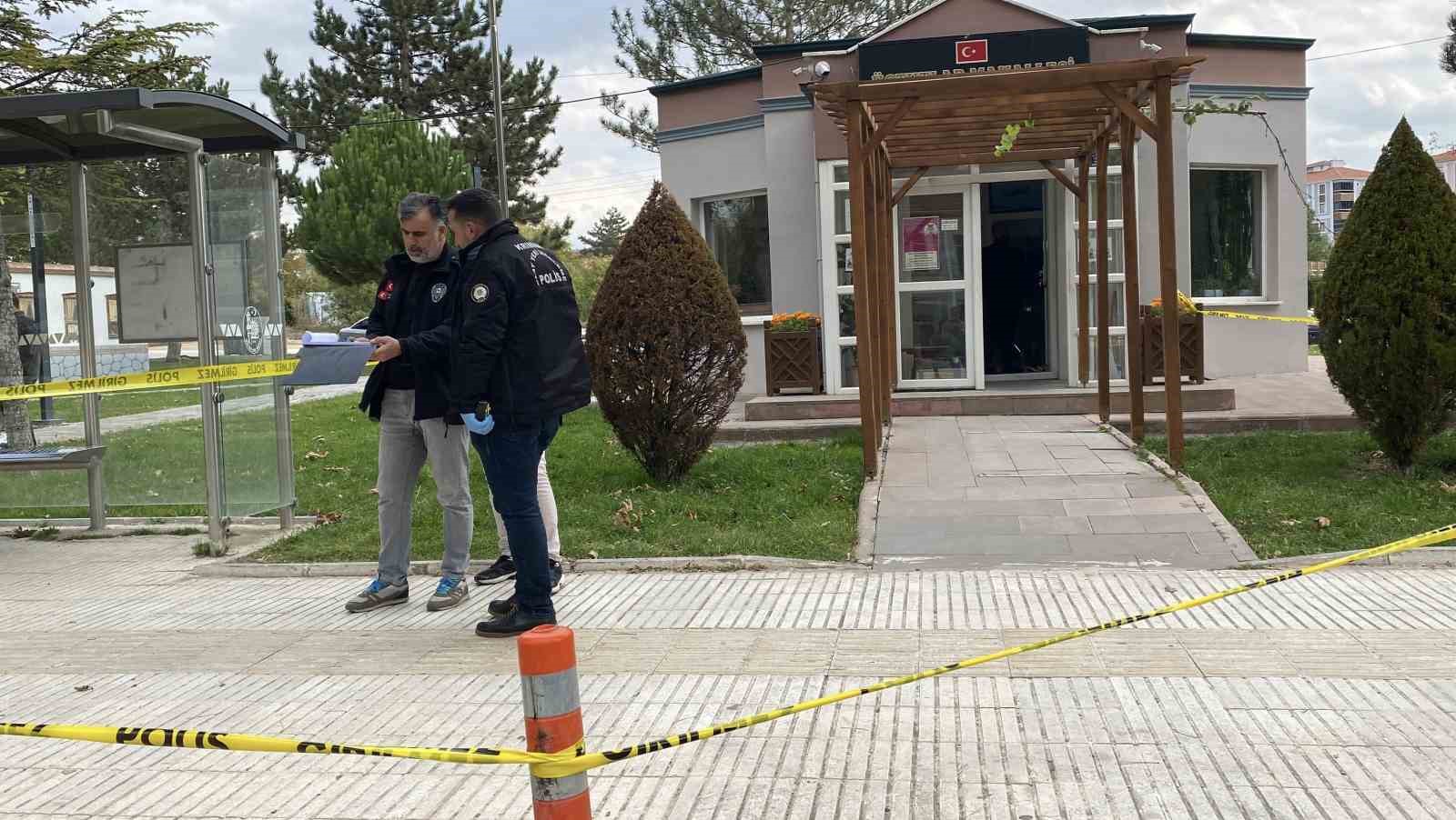 motosikletli saldirgan muhtarliga kursun yagdirdi 2 KeSR9Qyf