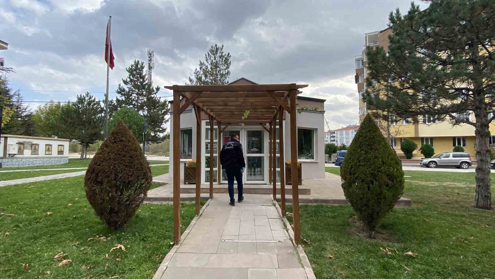 motosikletli saldirgan muhtarliga kursun yagdirdi 5 ZKHlpfyi