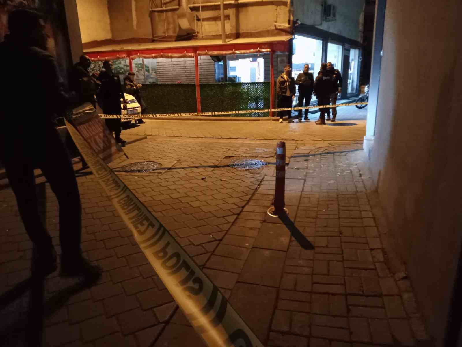 Motosikletli saldırganlar iş yerine tüfekle 3 el ateş açıp kaçtı 5 motosikletli saldirganlar is yerine tufekle 3 el ates acip kacti 1 zAz6wUdB
