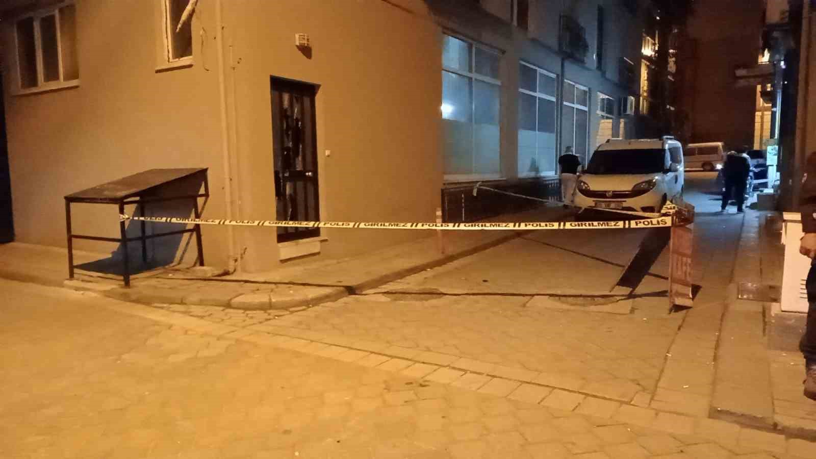 Motosikletli saldırganlar iş yerine tüfekle 3 el ateş açıp kaçtı 7 motosikletli saldirganlar is yerine tufekle 3 el ates acip kacti 3 Xq1SpHXB