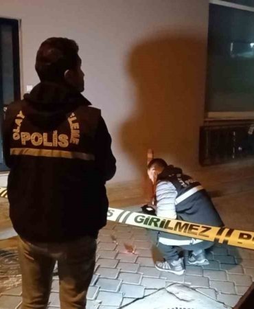 motosikletli-saldirganlar-is-yerine-tufekle-3-el-ates-acip-kacti-CfDIcszb.jpg