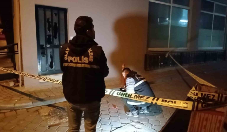 motosikletli-saldirganlar-is-yerine-tufekle-3-el-ates-acip-kacti-CfDIcszb.jpg