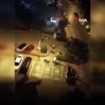 motosikletli-saldirganlar-yol-kenarinda-bekleyen-gruba-ates-acti-7dSHkPns.jpg