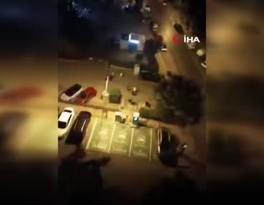 motosikletli-saldirganlar-yol-kenarinda-bekleyen-gruba-ates-acti-7dSHkPns.jpg