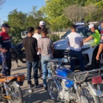 motosikletli-trafik-canavarlari-jandarmadan-kacamadi-NHsPslkK.jpg