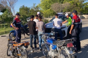 motosikletli-trafik-canavarlari-jandarmadan-kacamadi-NHsPslkK.jpg