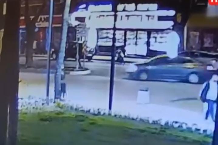 motosikletlinin metrelerce suruklendigi feci kaza kamerada 4 iVkwe2lS
