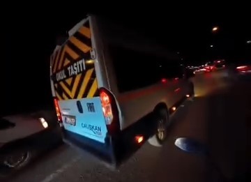 motosikletlinin tehlike atlattigi anlar kamerada 3 TB48Wc1p