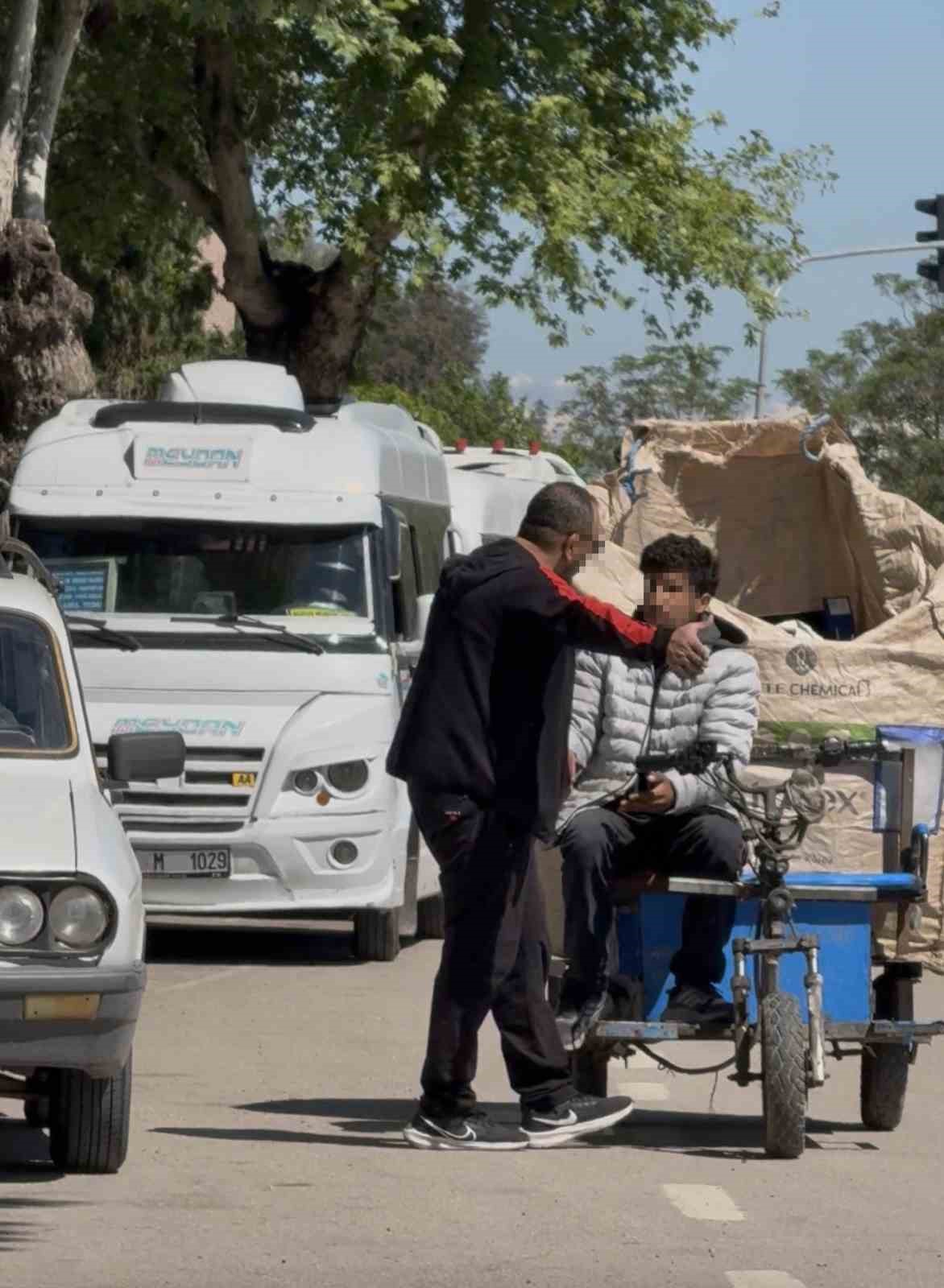 motosikletlinin yolunu kesip tehditler savurdu 0 FGlCHVMs