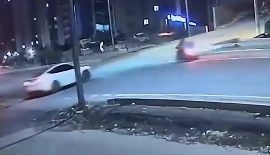 motosikletliye carpan otomobil surucusu kacti 1 cEy7n3ML