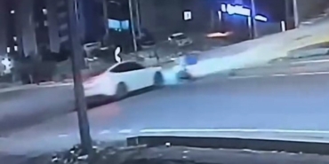 motosikletliye-carpan-otomobil-surucusu-kacti-Y37F95UX.jpg