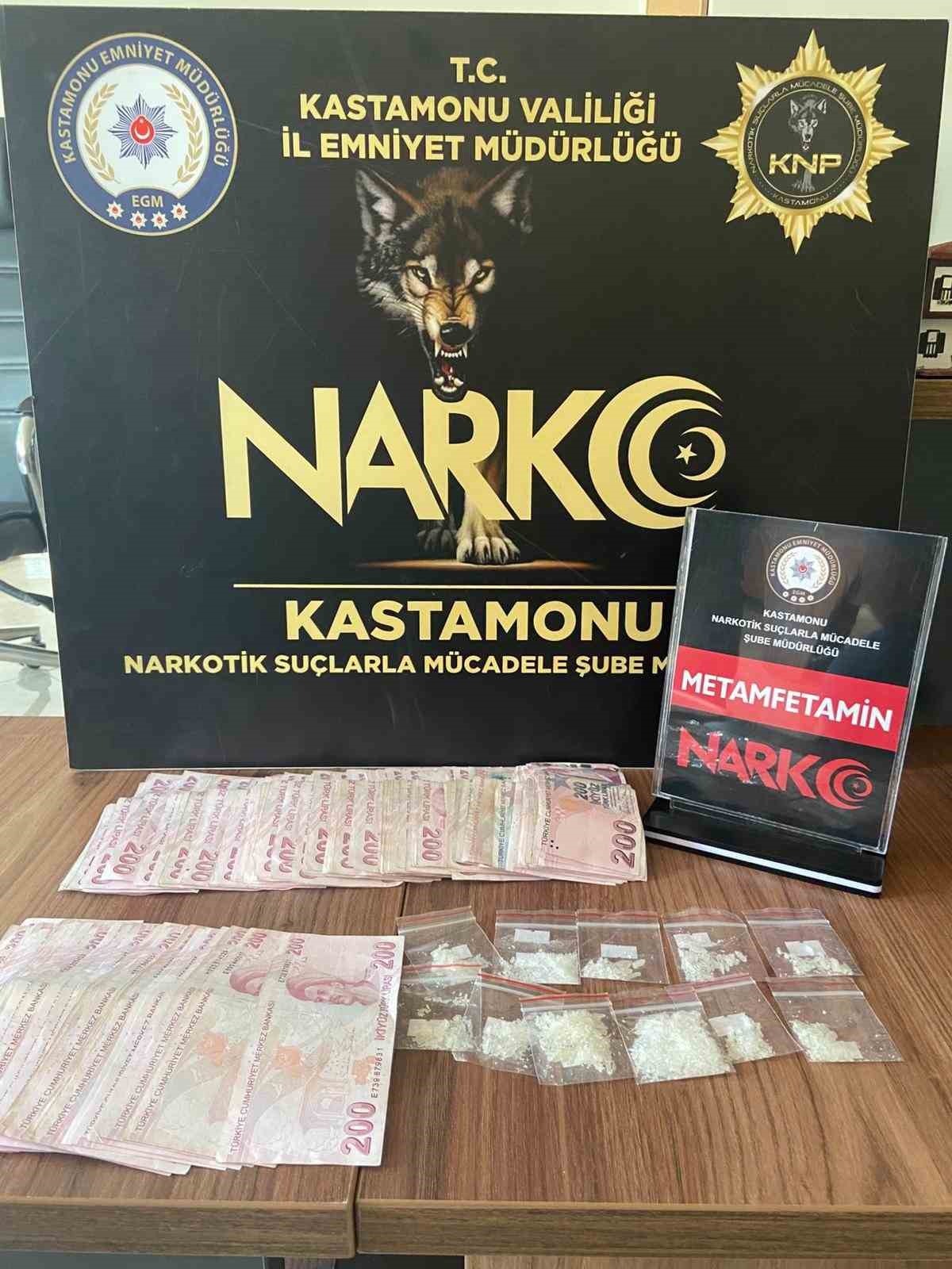 Motosiklette uyuşturucuyla yakalanan sanıklara 15’er yıl hapis cezası 5 motosiklette uyusturucuyla yakalanan saniklara 15er yil hapis cezasi 1 aUKu1za2