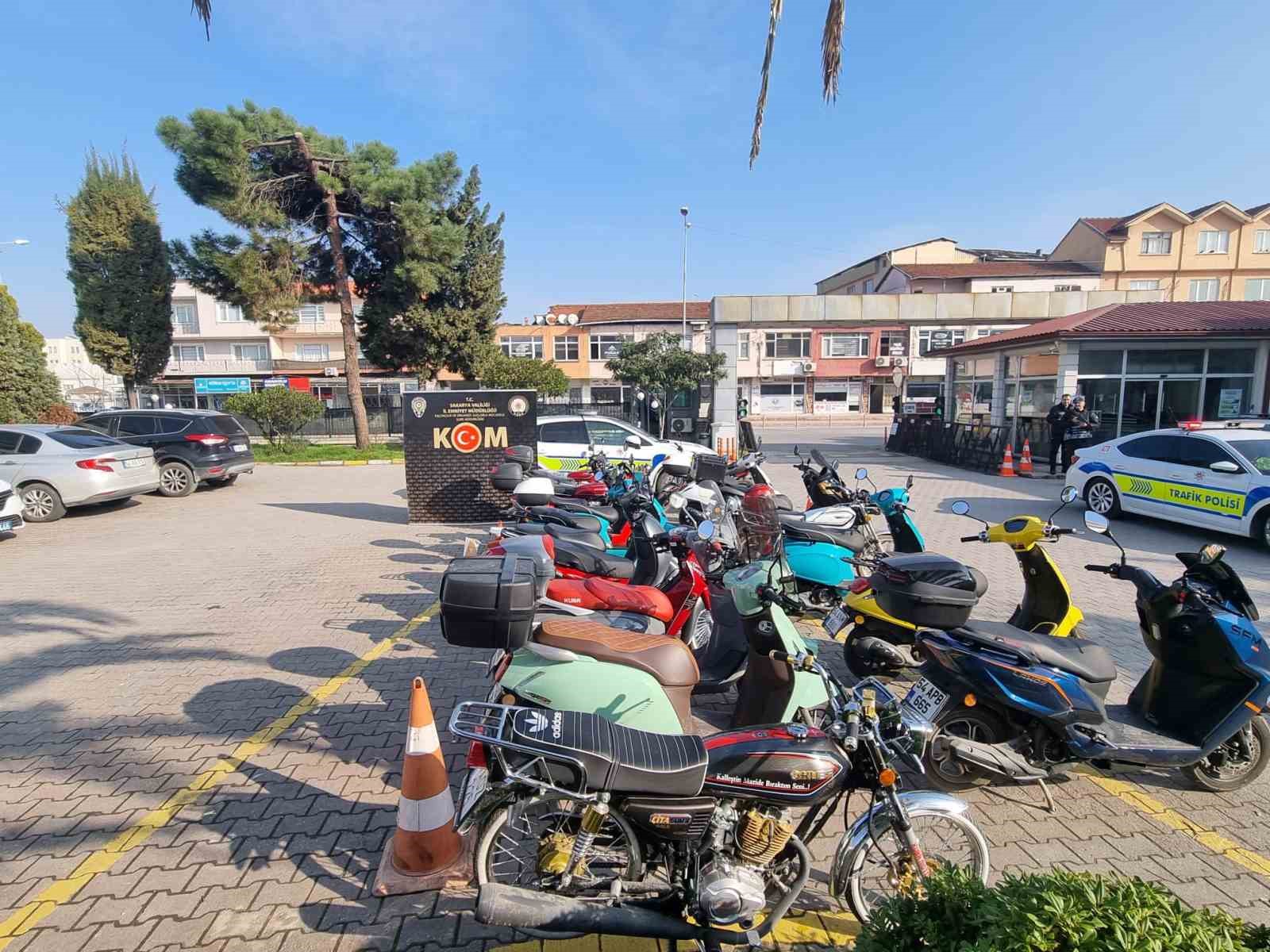 motosiklette vergi ve ehliyet dolandiricilarina 19 ilde operasyon 3 tutuklama 1 iFfBWPYw