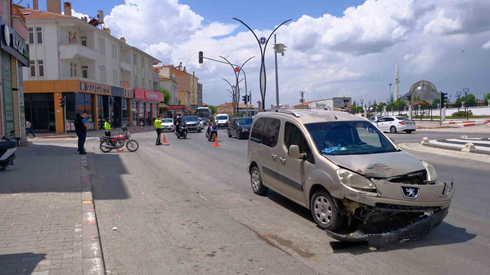 Motosikletteki 2 kişinin ölümden döndüğü kaza kamerada 5 motosikletteki 2 kisinin olumden dondugu kaza kamerada 1 hjRp8tJ3