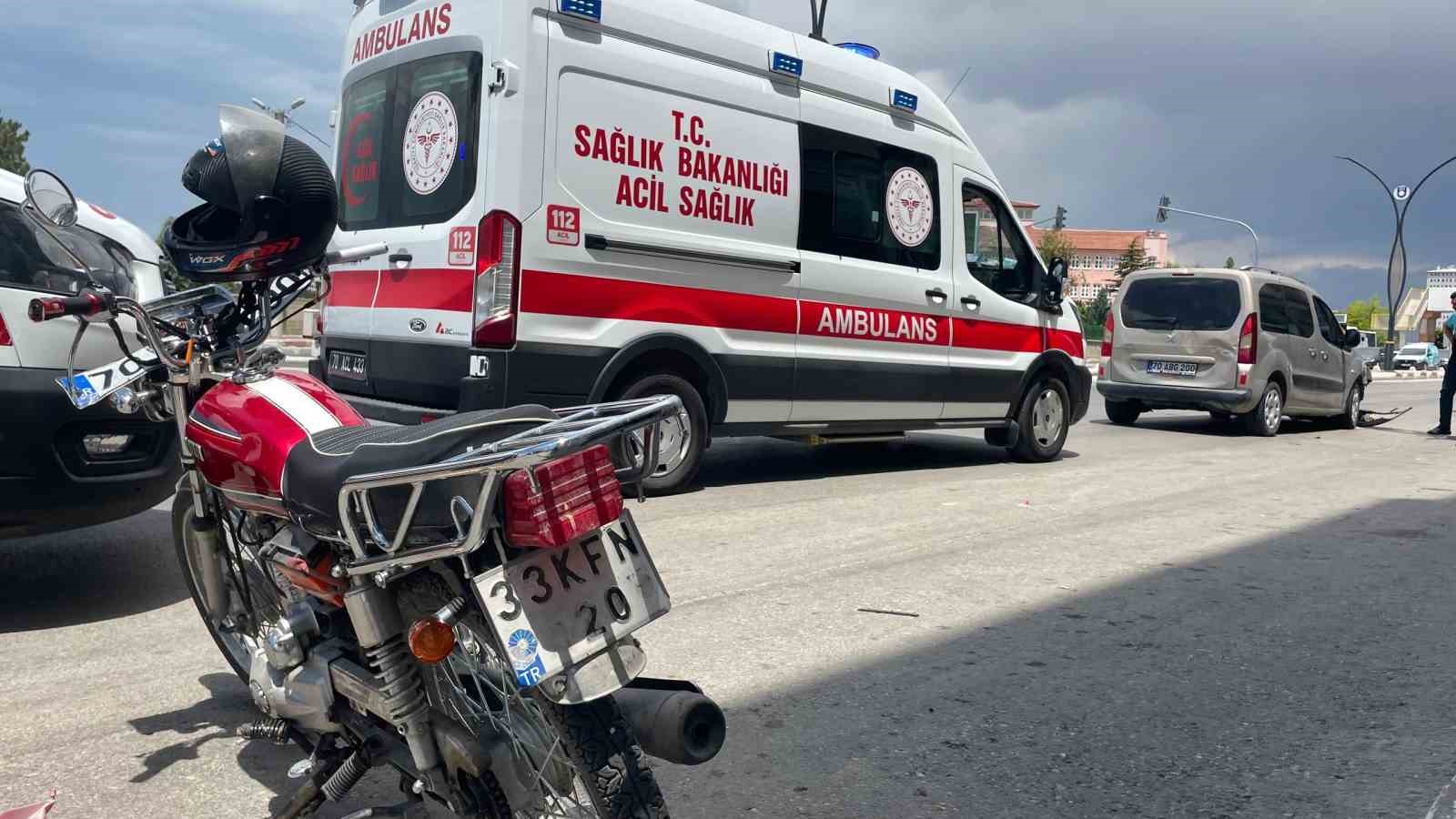 Motosikletteki 2 kişinin ölümden döndüğü kaza kamerada 8 motosikletteki 2 kisinin olumden dondugu kaza kamerada 4