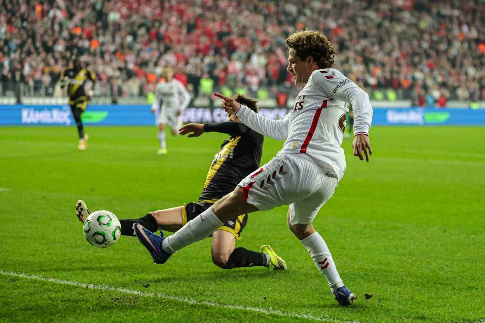 mouandilmadji avrupada gol kralligina kosuyor 3 Z9Rj5jpe