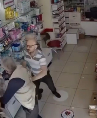 muadil-ilac-kavgasinda-yeni-gelisme-eczaci-kalfasi-isten-cikarildi-pLytAZhY.jpg