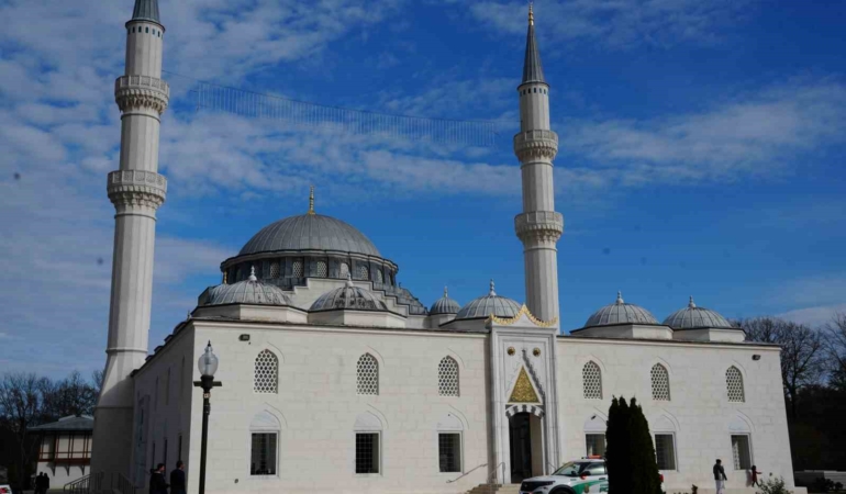 muazzez-abacinin-kizi-asli-abaci-annem-antibiyotik-tedavisine-ters-reaksiyon-verdi-gKTNimtE.jpg