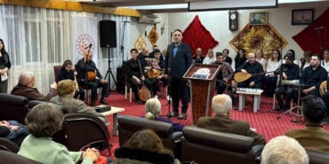 mubadillerin-yuregine-dokunan-konser-huzurevinde-gocun-hatirasi-turkulerle-canlandi-ATEiXw6j.jpg