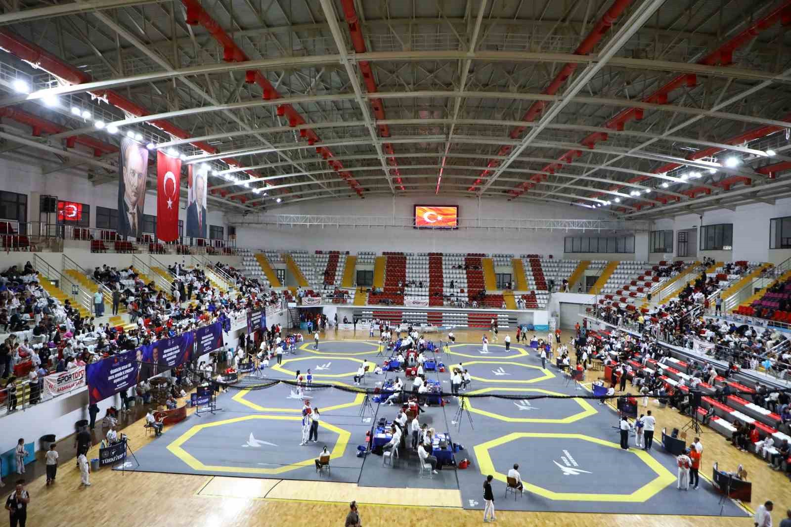 mucahit yanci dogu grubu taekwondo sampiyonasi sivasta basladi 4 qNtdZ1sg