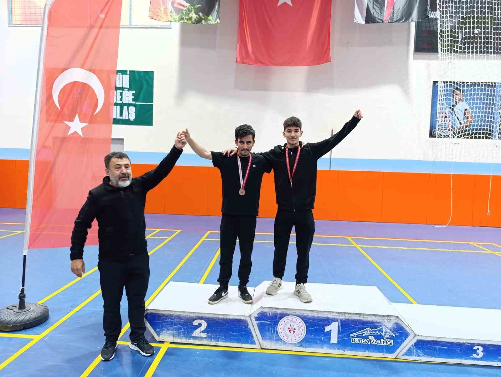 mudanya anadolu imam hatip lisesi gureste zirveye oturdu 0 Xi5edeeF