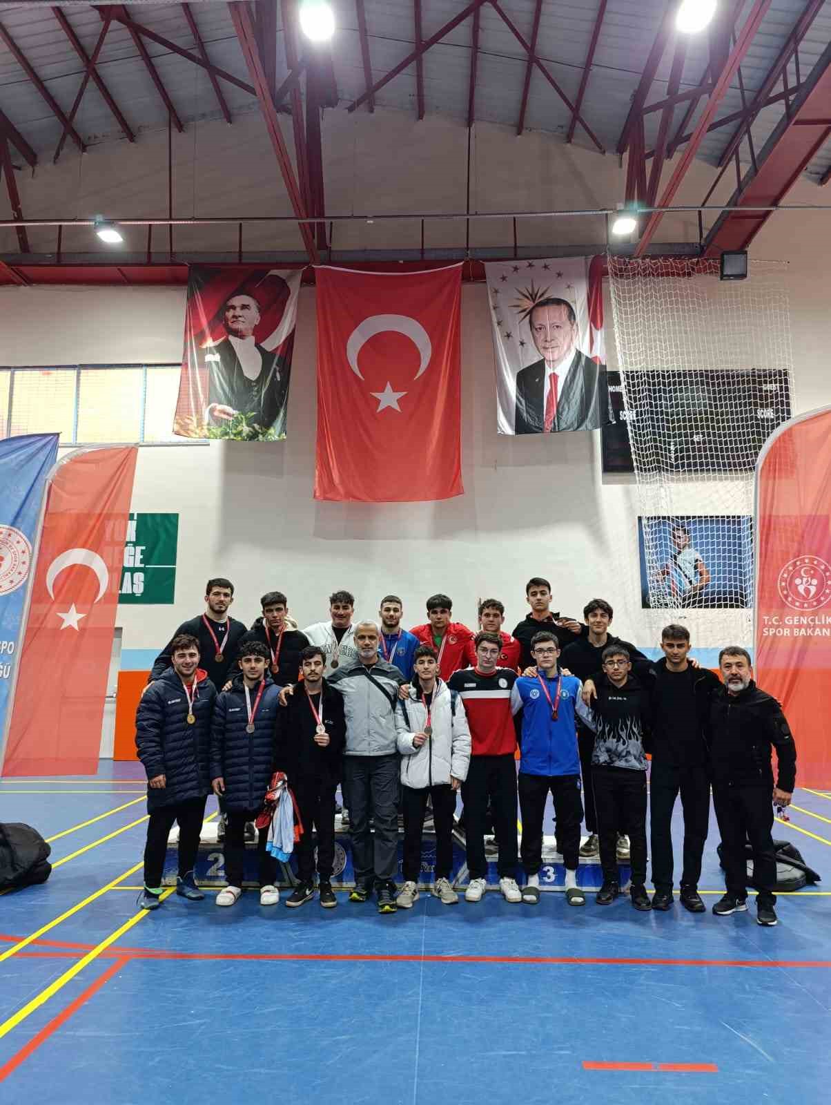 mudanya anadolu imam hatip lisesi gureste zirveye oturdu 1 Nmbd2uQY