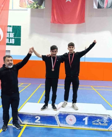 mudanya-anadolu-imam-hatip-lisesi-gureste-zirveye-oturdu-3VzwJGVs.jpg