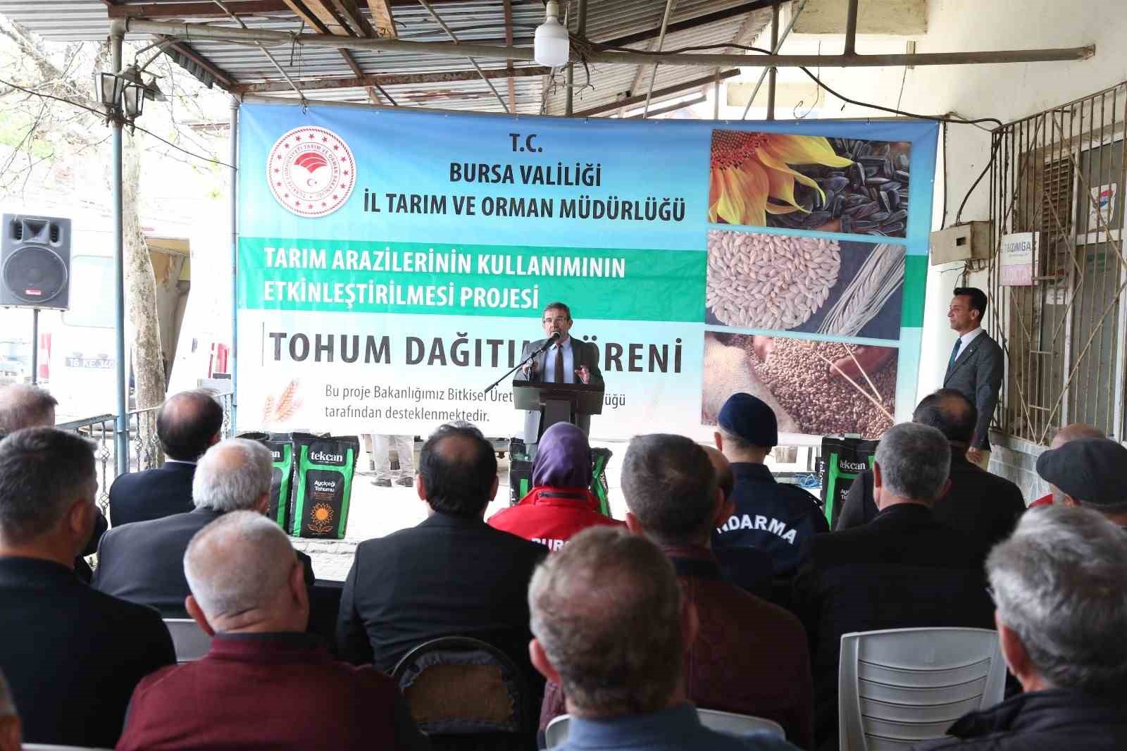 mudanya cayonu mahallesinde yaglik ay cicek tohumu dagitimi yapildi 1 5HZBgNnZ