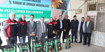 mudanya-cayonu-mahallesinde-yaglik-ay-cicek-tohumu-dagitimi-yapildi-9UgKZxUD.jpg